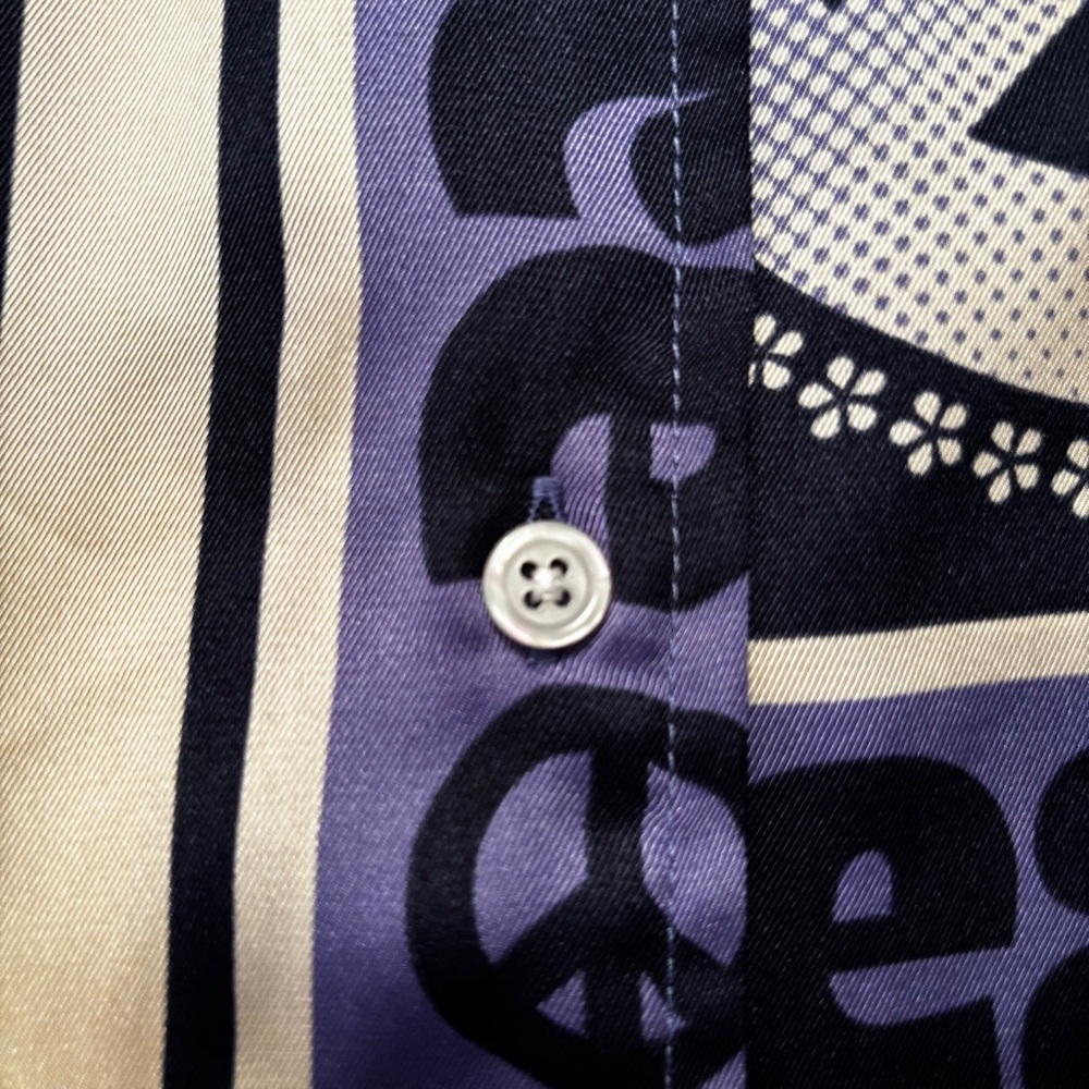 NWT URBAN OUTFITTERS LIAM BLUE PEACE SHORT SLEEVE BUTTON-DOWN SHIRT SIZE M.
Less - Picture 5 of 10